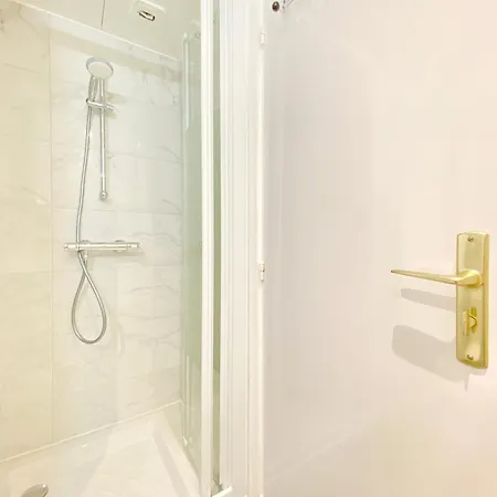 Walkable Distance To The Eiffel Tower דירה *