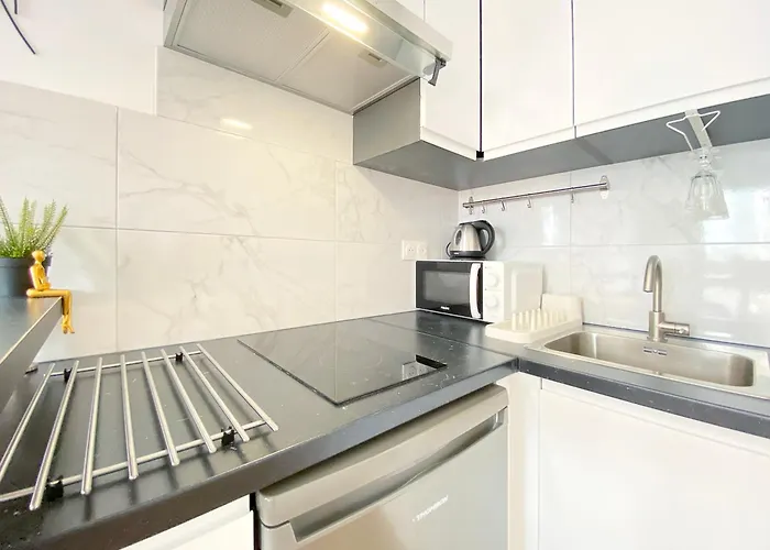 Walkable Distance To The Eiffel Tower * פריז