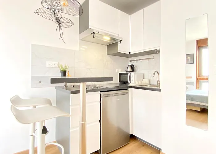 Walkable Distance To The Eiffel Tower * פריז